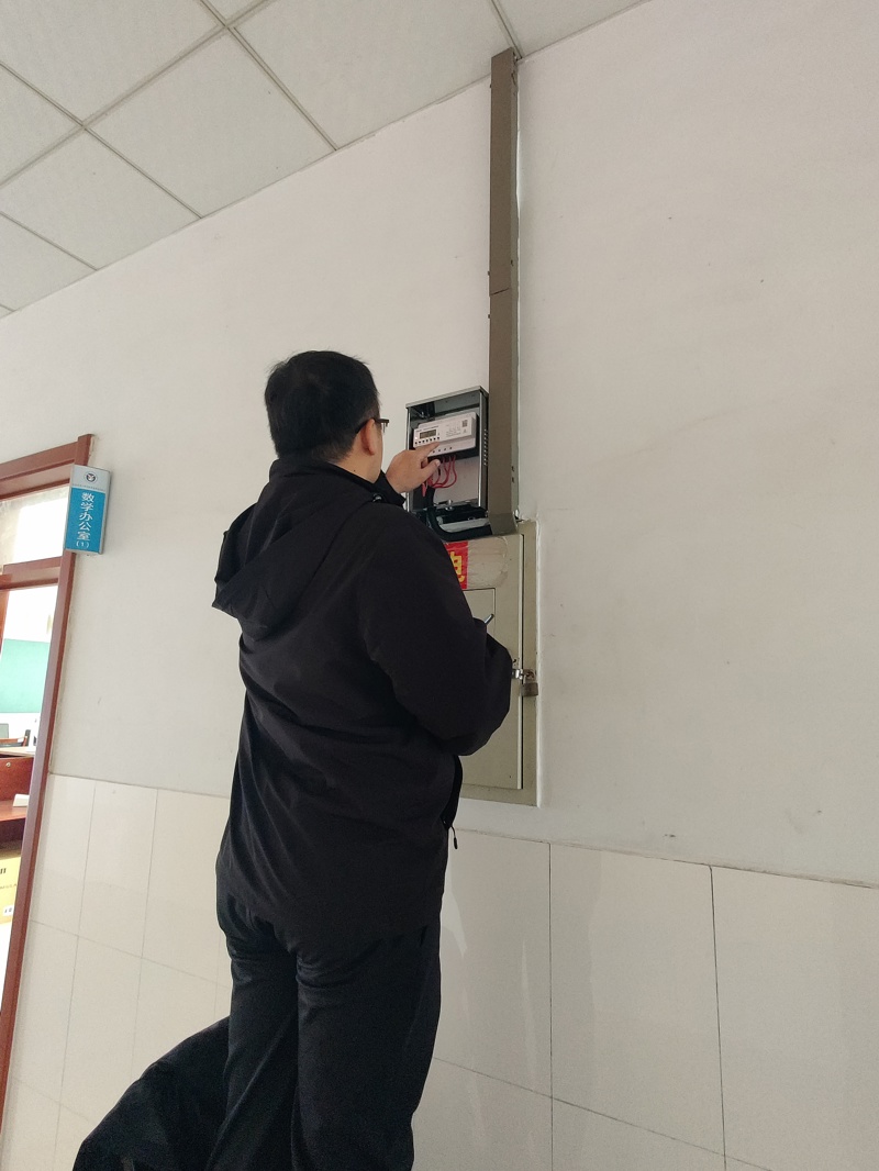 更新配备教师电脑，点亮校园大屏光彩