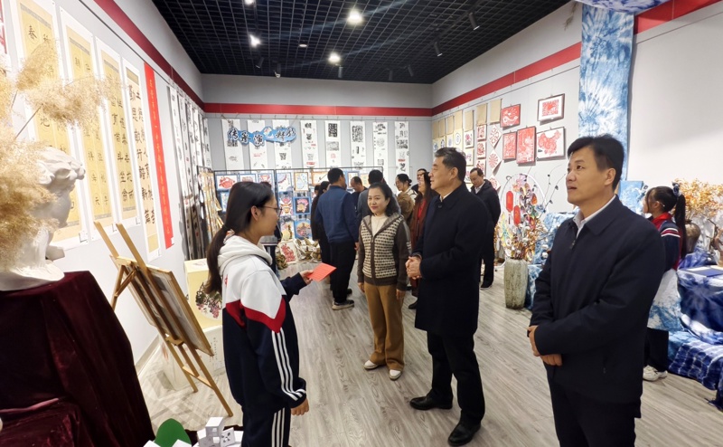 垦利校区78件作品参展垦利区教育系统迎元旦师生书画展暨学校美育成果展