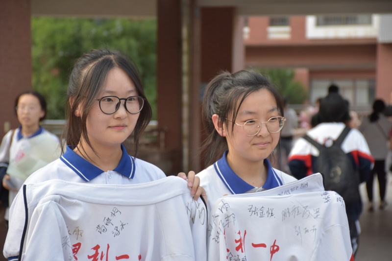 C:\Users\Administrator\Desktop\2024-610高三毕业典礼_宣传照片\DSC_0253.JPG