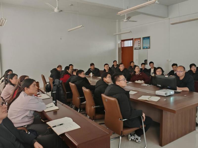 效率提升携手行，共创辉煌同奋进——高一年级部召开班主任与教学组长联席会议