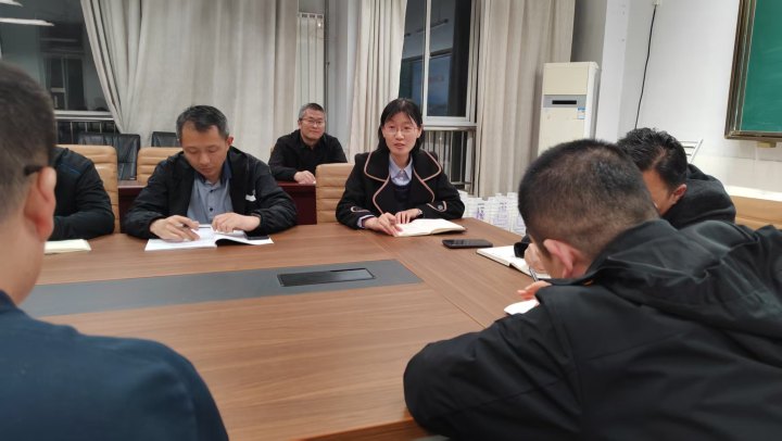凝心聚力备高考，精细管理促提升——2022级召开班主任微论坛